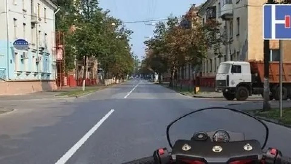 Простейшая задача из ПДД, а путаются многие: разбираем перекрёсток — можно ли повернуть направо
