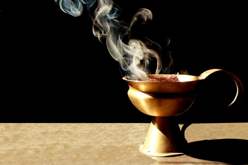 Благодать ворвется с ноги: очищаем себя и жилище от злых сил – ритуалы
