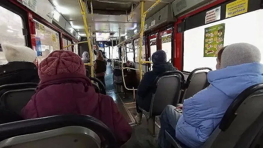 Пенсионерам теперь не придется платить за транспорт, лекарство и ЖКХ: заявления принимают с 27 мая