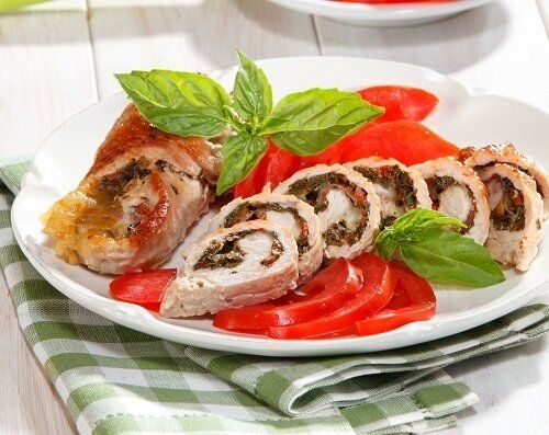 Неповторимые рулетики из индейки: закуска, от которой никто не устоит