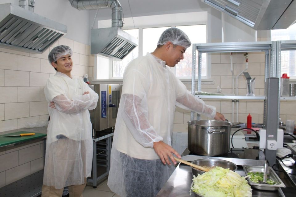 Кулинарное многообразие: студенты из шести стран презентуют традиционные блюда в Перми