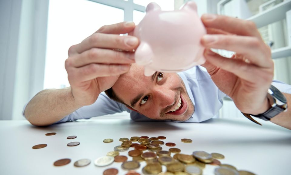 Сберегая или спасая: как россияне справляются с финансовыми вызовами 2025 года