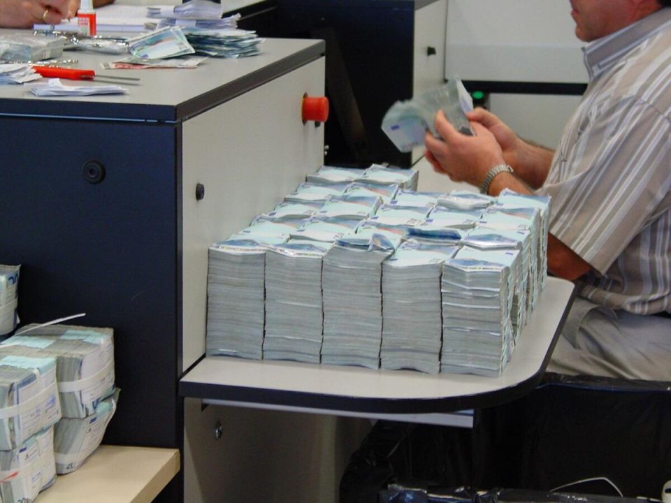 Судебный прецедент: банк взыскал миллионы за необоснованную блокировку счета