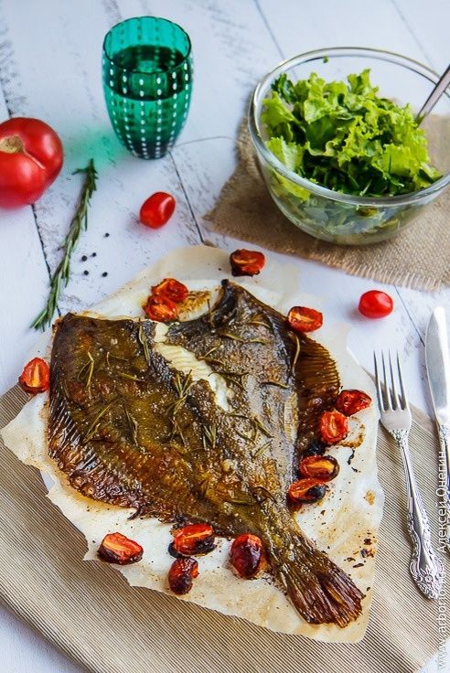 Камбала, запечённая в духовке: быстро и вкусно
