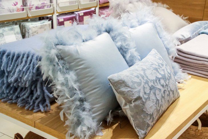 Как постирать подушку, чтобы она стала как новая: даже дети справятся