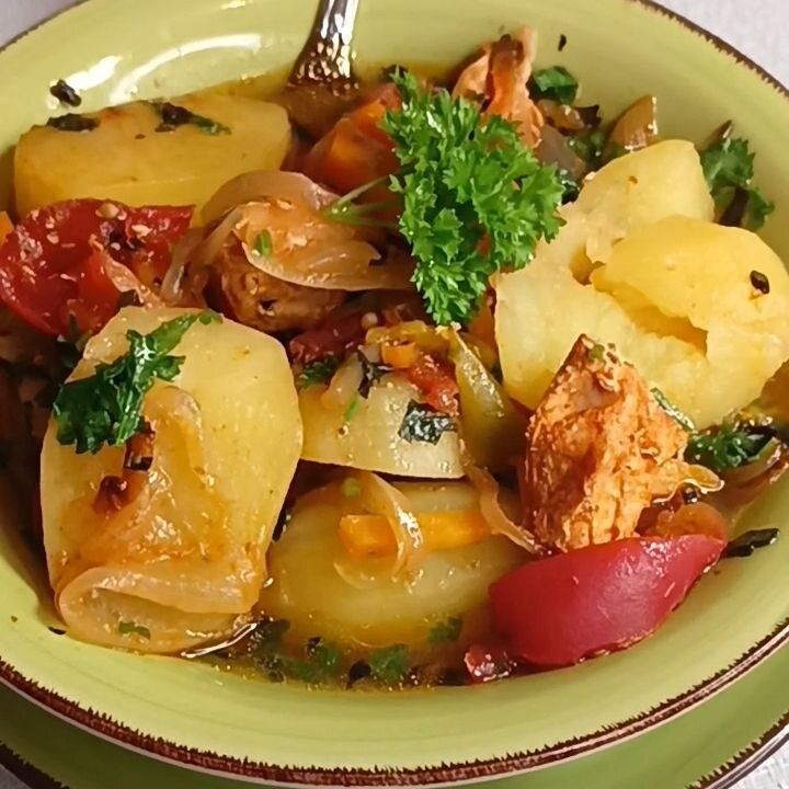 Согревающие угощения осени: запеченное куриное филе с овощами в собственном соку