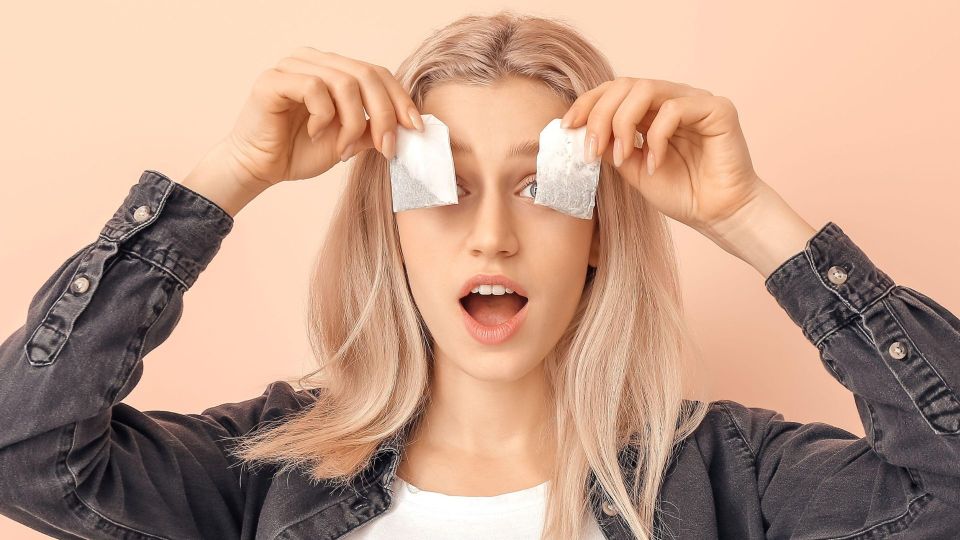 Использованным чайным пакетикам не место на помойке: есть верный способ применения в быту