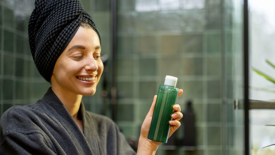 Ни в коем случае не выкидывайте старый бальзам для волос: в хозяйстве незаменим