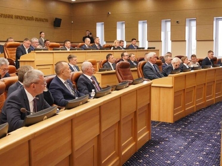 Иркутские депутаты принимают важные социальные законы: защита женщин и поддержка многодетных семей