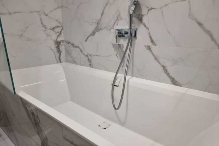 Уничтожат поверхность: 3 ошибки в уходе за акриловой ванной – безнадежно ее испортят