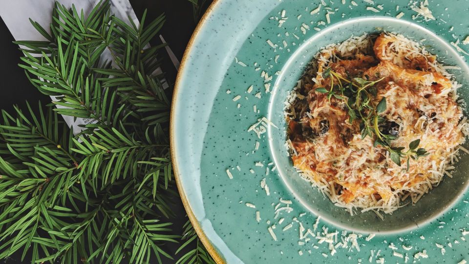 Салат «Стог сена» — находка для хозяек: минимум продуктов и красивая подача