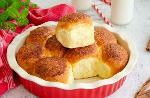 Сдобные булочки с корицей