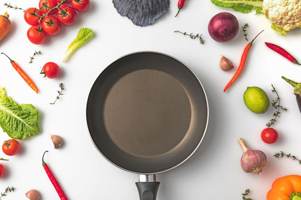 Без паники: почему тефлоновые сковородки остаются привычной частью кухни