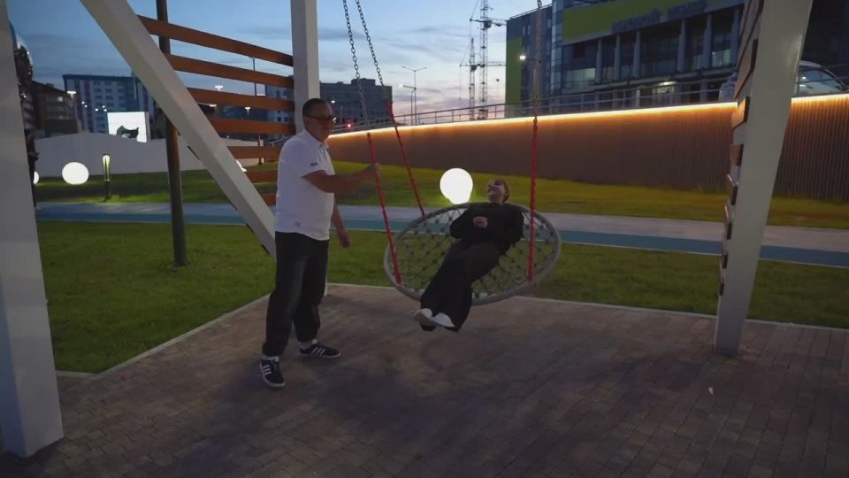  : . . 