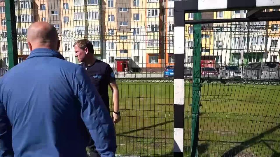  :                