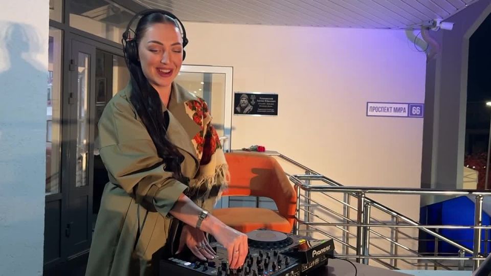 dj Ronnie   .   - 
