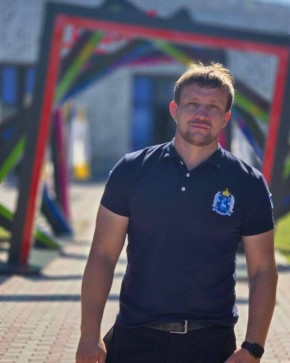 Сегодня поздравляем Юрия Юрьевича Хаустова — человека с большой буквы, чья работа стала настоящим мостом добра между Ямалом и Волновахой
