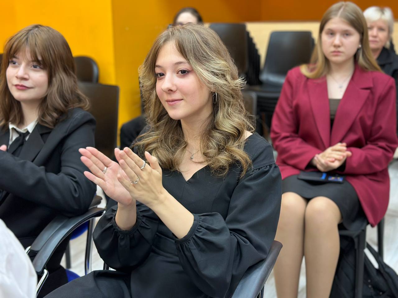 В Новом Уренгое состоялась торжественная церемония вручения образовательных сертификатов победителям окружного проекта для старшеклассников В Новом Уренгое состоялась торжественная церемония вручения образовательных сертификатов победителям окружного проекта для старшеклассников