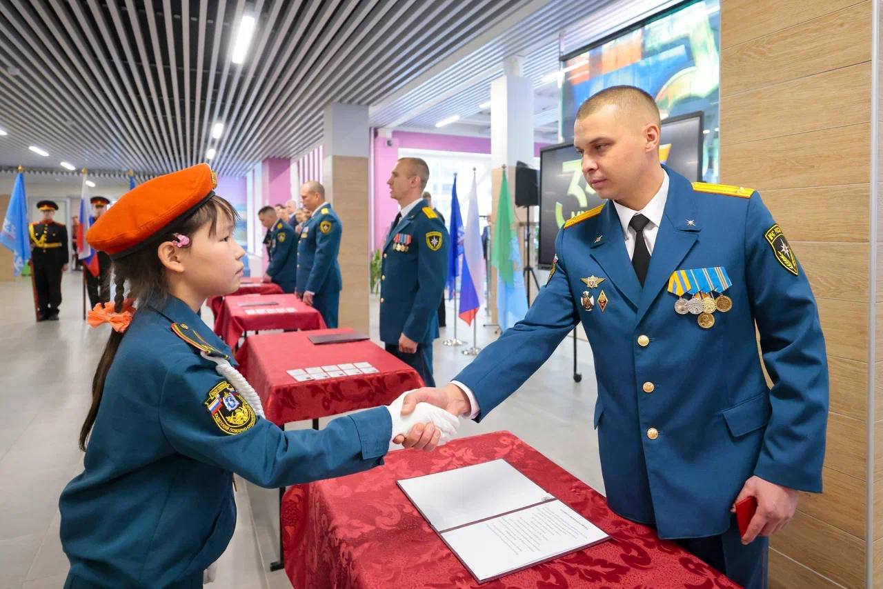 В городе Лабытнанги состоялась торжественная церемония «Посвящение в кадеты МЧС России» В городе Лабытнанги состоялась торжественная церемония «Посвящение в кадеты МЧС России»