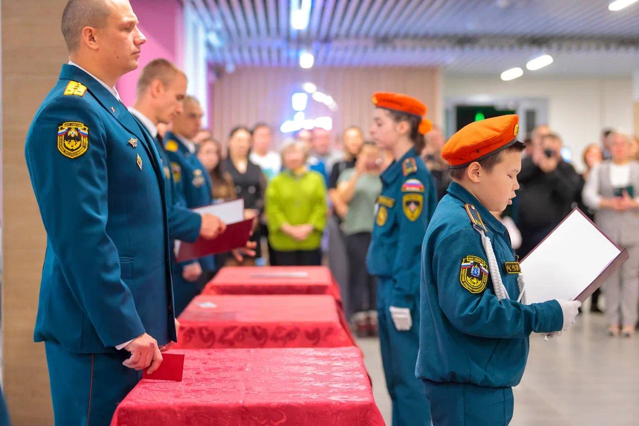 В городе Лабытнанги состоялась торжественная церемония «Посвящение в кадеты МЧС России» В городе Лабытнанги состоялась торжественная церемония «Посвящение в кадеты МЧС России»