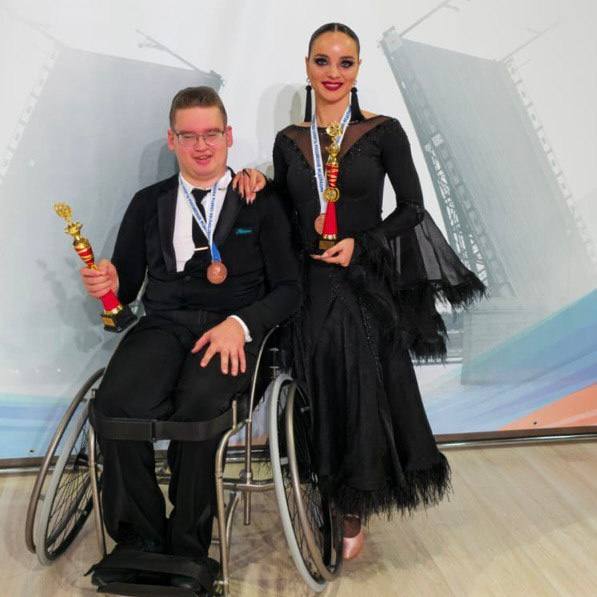 Антон Колодин: Новоуренгойские спортсмены победители и призёры чемпионата России по танцам на колясках! Он прошел в Санкт-Петербурге Антон Колодин: Новоуренгойские спортсмены победители и призёры чемпионата России по танцам на колясках! Он прошел в Санкт-Петербурге