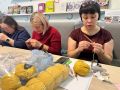 В библиотеке «Точка» в рамках проекта «Материнское тепло» состоялся мастер-класс по вязанию