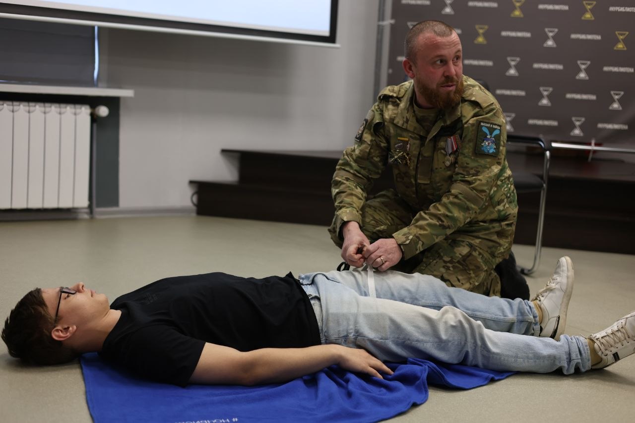 В библиотеке имени журнала «Смена» в рамках #ГодГероев89 состоялась встреча с участником СВО Александром Бояркиным В библиотеке имени журнала «Смена» в рамках #ГодГероев89 состоялась встреча с участником СВО Александром Бояркиным
