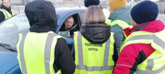 Шурышкарские автоинспекторы совместно с активными родителями провели акцию «Родительский патруль»