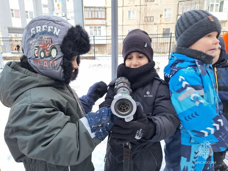 В Надыме профилактическое мероприятие превратилось в увлекательное путешествие для воспитанников детского сада «Росинка» В Надыме профилактическое мероприятие превратилось в увлекательное путешествие для воспитанников детского сада «Росинка»