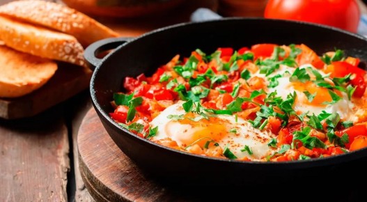 Шакшука: цветная симфония вкусов и традиций из Северной Африки