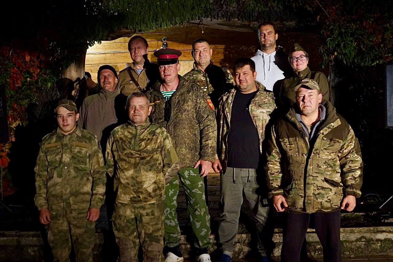 Алексей Романов: Наша ноябрьская вокально-инструментальная группа «Арсенал» вернулась из поездки в зону специальной военной операции, побывали земляки и в Волновахском муниципальном округе Алексей Романов: Наша ноябрьская вокально-инструментальная группа «Арсенал» вернулась из поездки в зону специальной военной операции, побывали земляки и в Волновахском муниципальном округе