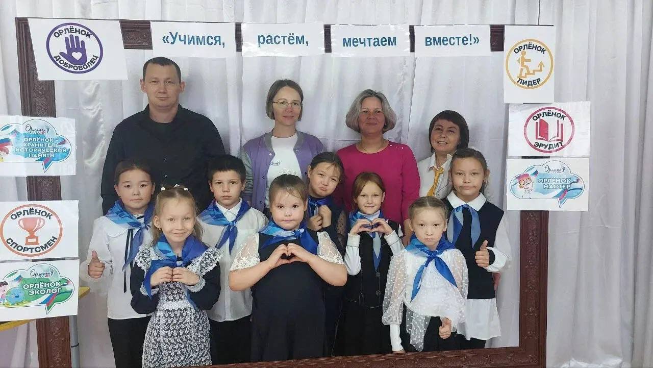 В школах нашего города проходят посвящения в «Орлят России» В школах нашего города проходят посвящения в «Орлят России»