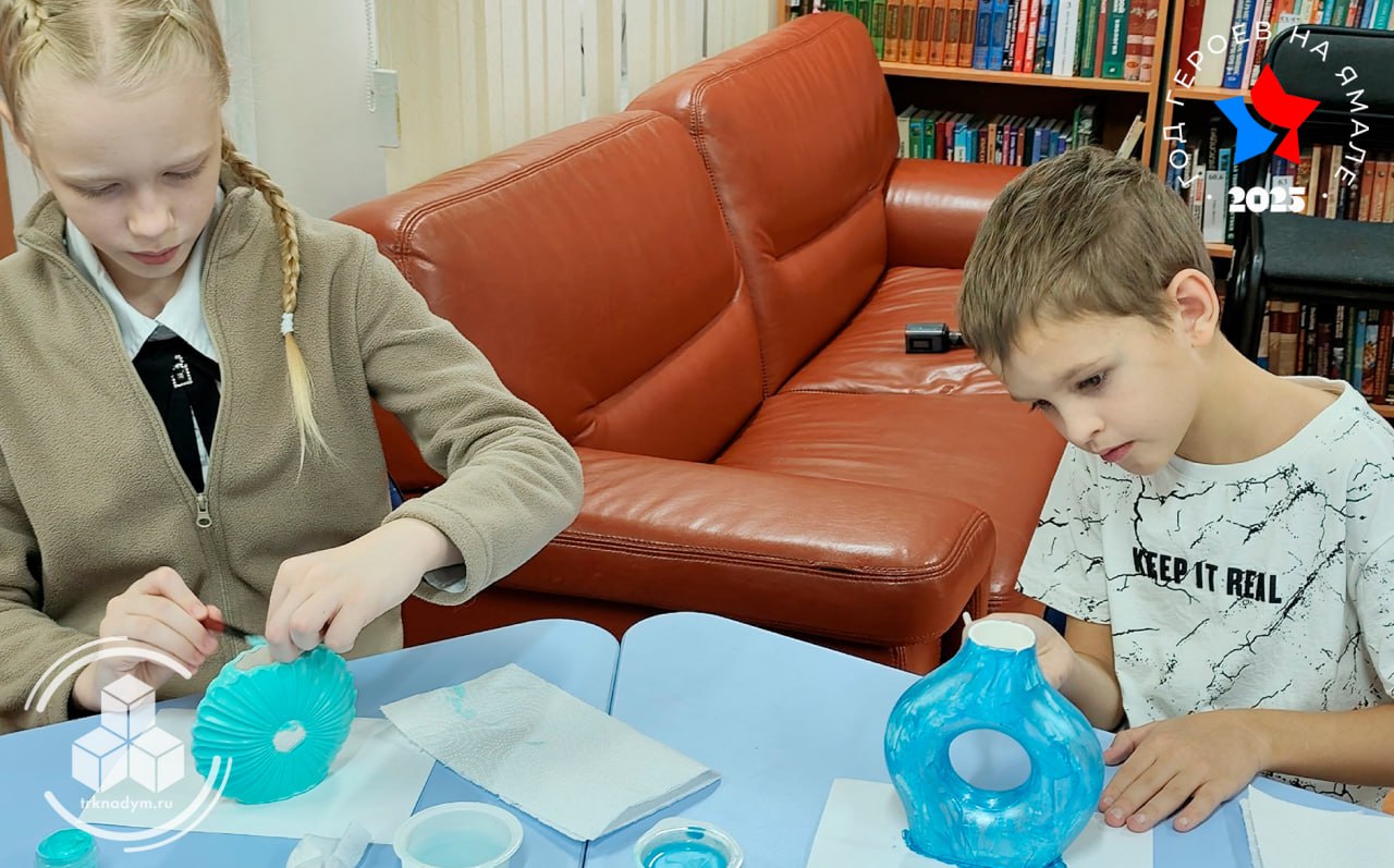 В библиотеке п. Пангоды состоялся мастер-класс для детей участников СВО В библиотеке п. Пангоды состоялся мастер-класс для детей участников СВО