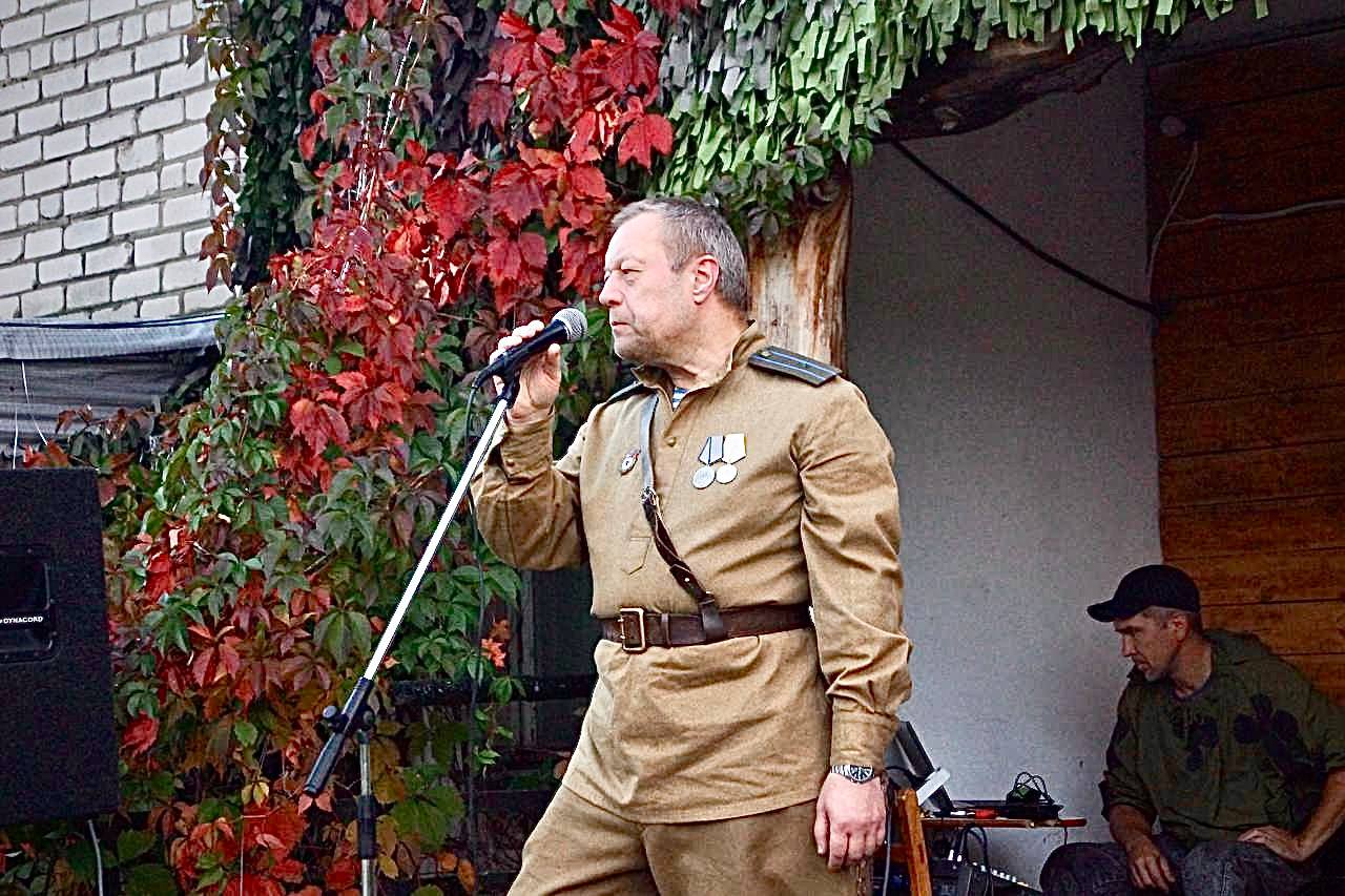 Алексей Романов: Наша ноябрьская вокально-инструментальная группа «Арсенал» вернулась из поездки в зону специальной военной операции, побывали земляки и в Волновахском муниципальном округе