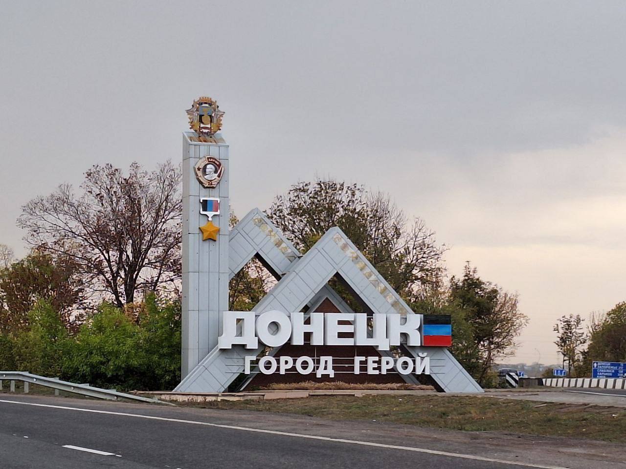 Алексей Романов: Наша ноябрьская вокально-инструментальная группа «Арсенал» вернулась из поездки в зону специальной военной операции, побывали земляки и в Волновахском муниципальном округе Алексей Романов: Наша ноябрьская вокально-инструментальная группа «Арсенал» вернулась из поездки в зону специальной военной операции, побывали земляки и в Волновахском муниципальном округе