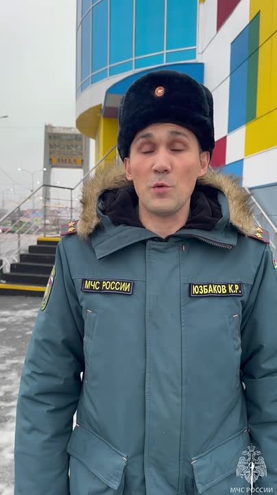 В честь юбилея МЧС России сотрудники Управления гражданской обороны и защиты населения Главного управления провели одно из 35 добрых дел — акцию по сбору книг для сельской библиотеки