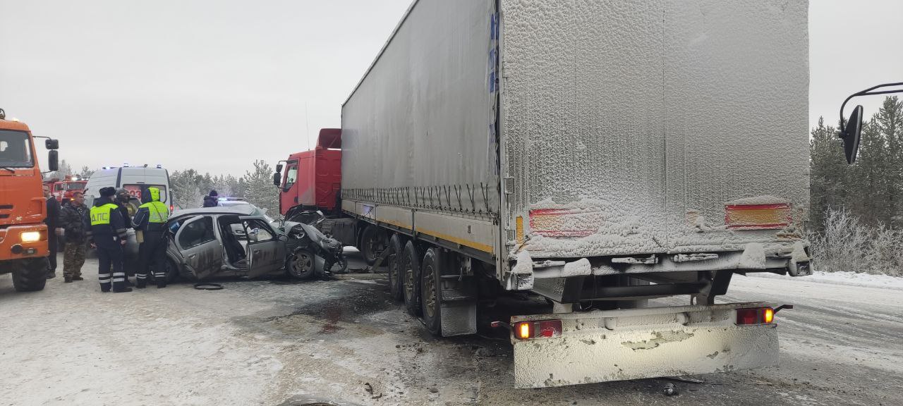В 08 часов 04 минуты на пульт пожарной охраны города Губкинский поступило сообщение о дорожно-транспортном  происшествии на 471 километре автодороги "Сургут-Салехард" В 08 часов 04 минуты на пульт пожарной охраны города Губкинский поступило сообщение о дорожно-транспортном  происшествии на 471 километре автодороги "Сургут-Салехард"