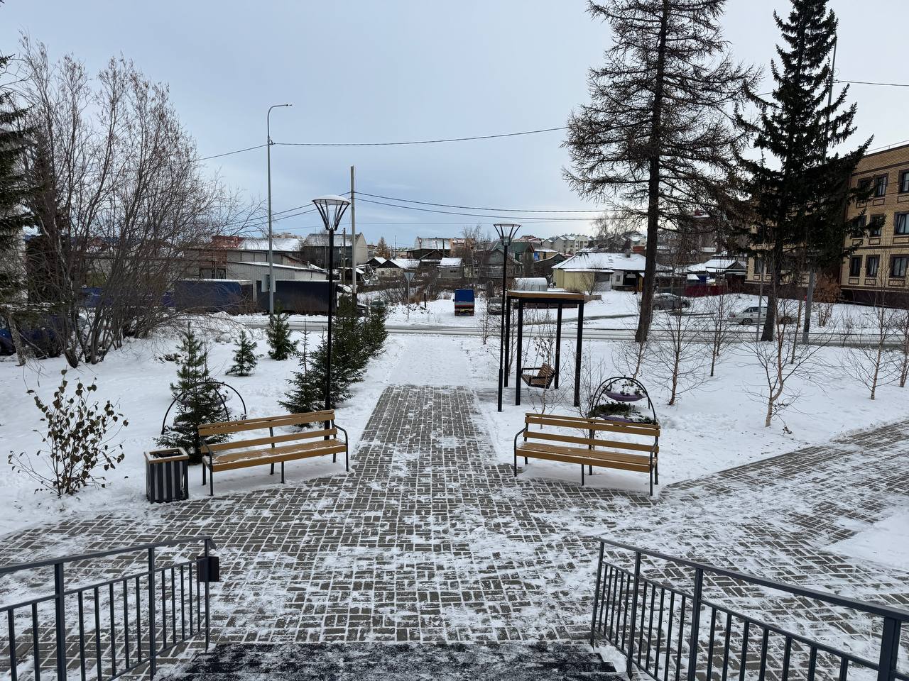 С добрым утром, Салехард. Температура днём от - 4 C° до - 2 C°, облачно, слабый снег, ветер 2-4 м/с