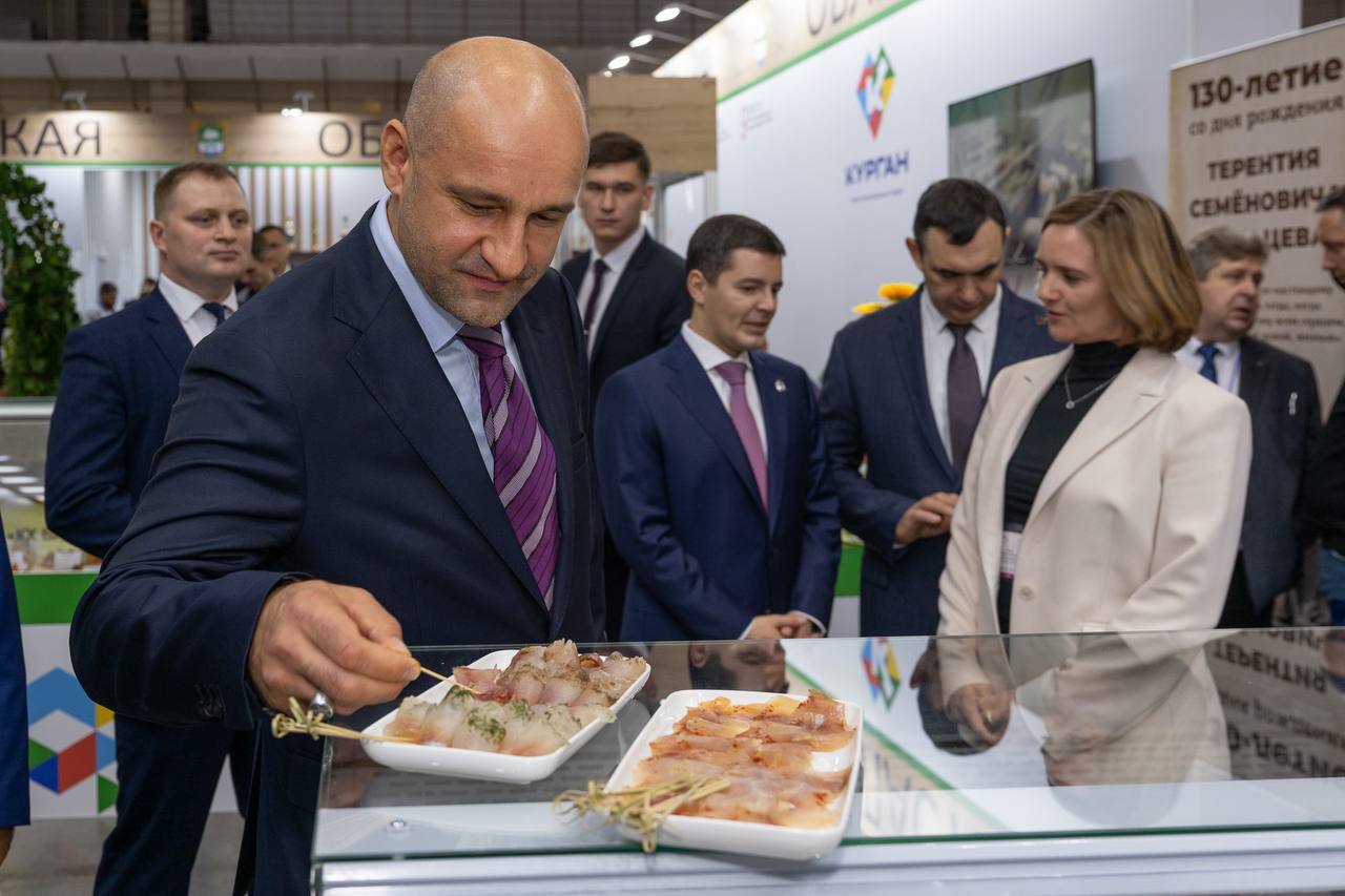 Дмитрий Артюхов: В Екатеринбурге на Совете при полномочном представителе Президента обсудили ключевые вопросы развития агропромышленного комплекса Урала, посетили отраслевую выставку