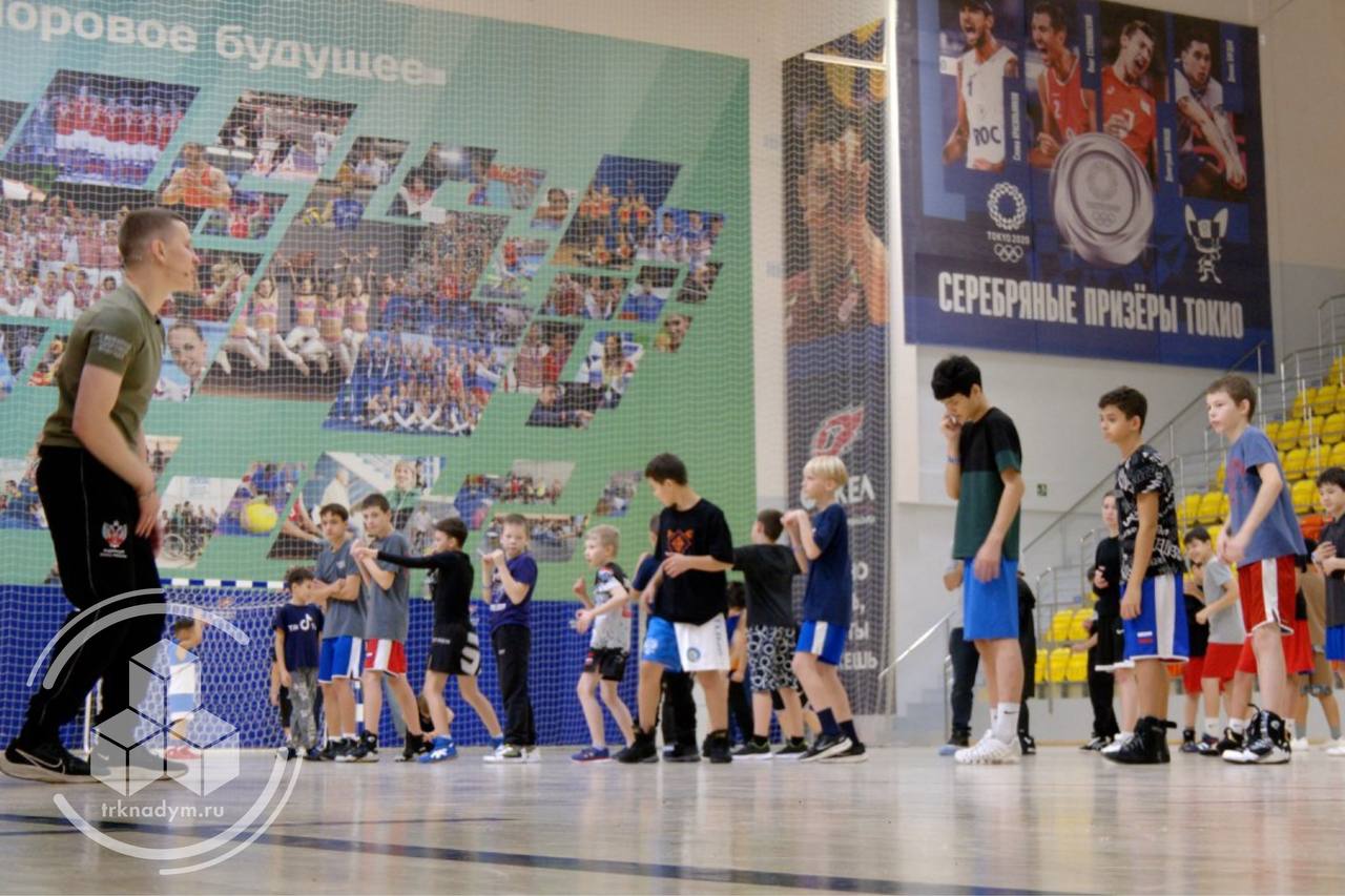 В зале спортивной школы «Арктика» для юных надымчан проходил мастер-класс от бронзового призёра Чемпионата Мира и Чемпиона Европы Дмитрия Двали В зале спортивной школы «Арктика» для юных надымчан проходил мастер-класс от бронзового призёра Чемпионата Мира и Чемпиона Европы Дмитрия Двали