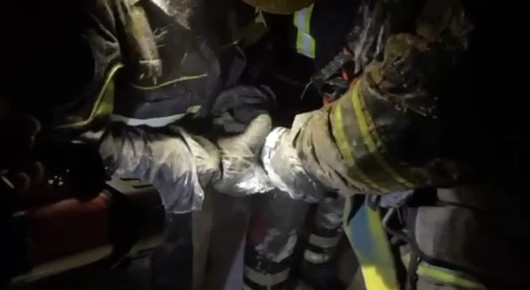 Алексей Титовский: Уважаемые салехардцы, к сожалению, сегодня произошел пожар в доме №17Б по ул. Комбинатская. Дом двухвартирный, в обеих проживают семьи