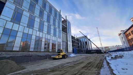 Новая поликлиника в южной части Нового Уренгоя готова более чем на треть