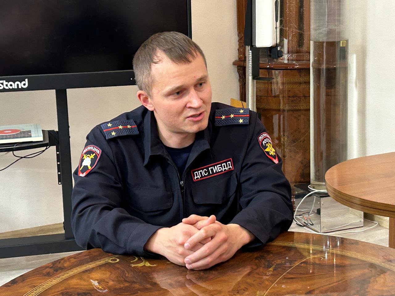 Ноябрьские полицейские провели комплексную профилактическую беседу с воспитанниками центра «Гармония»