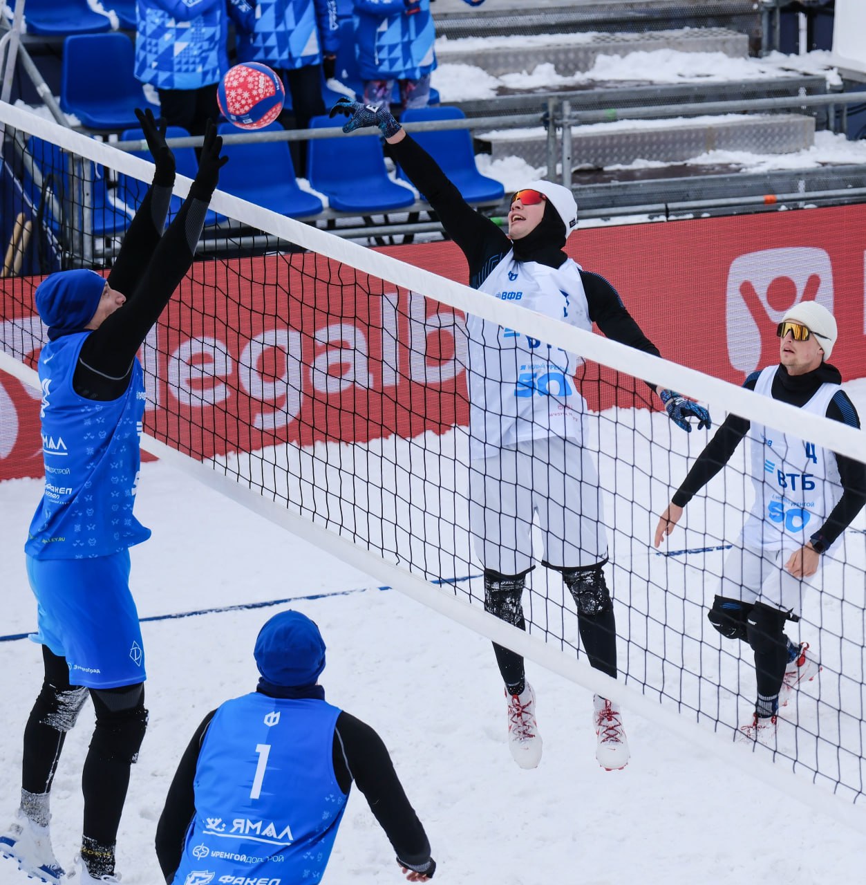 «Факел» готовится к Чемпионату России по снежному волейболу с новым усилением
