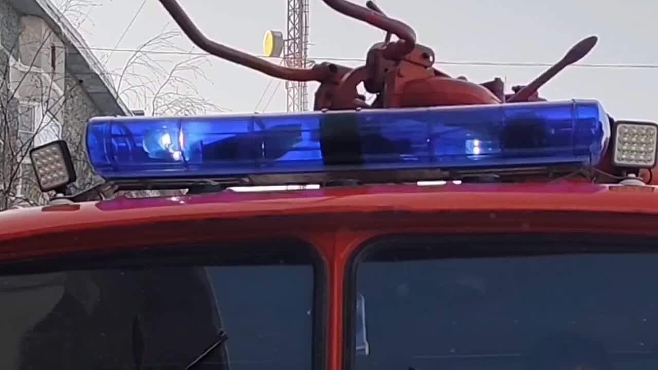 В 11 часов 03 минуты в пожарно-спасательную часть города Надыма поступило сообщение о возгорании автомобиля во дворе дома № 10 по улице Пионерской