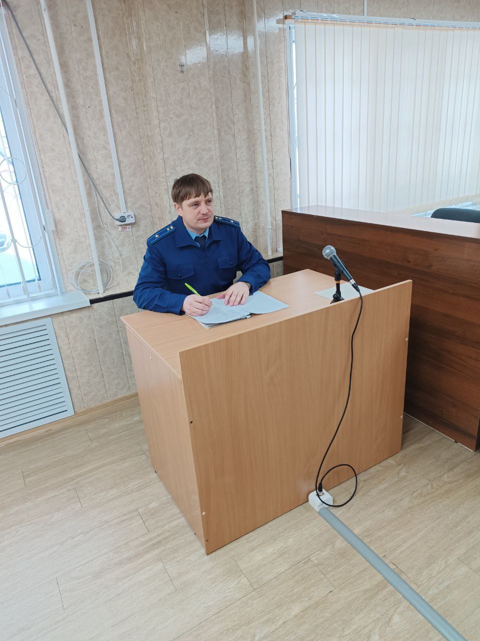 После вмешательства прокуратуры Красноселькупского района в пользу ребенка взыскана компенсация морального вреда в связи с нападением безнадзорной собаки