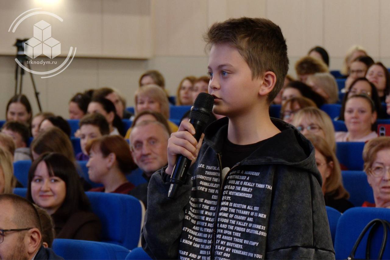 В Надым приехал Герой России лётчик Дамир Юсупов В Надым приехал Герой России лётчик Дамир Юсупов