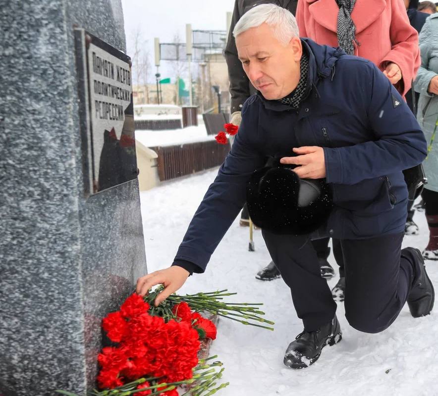 Салехардцы почтили память жертв политических репрессий Салехардцы почтили память жертв политических репрессий