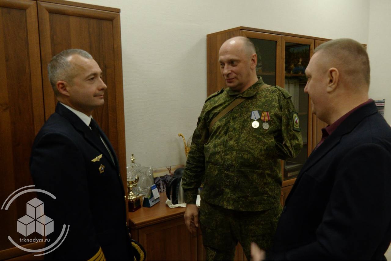 В Надым приехал Герой России лётчик Дамир Юсупов В Надым приехал Герой России лётчик Дамир Юсупов