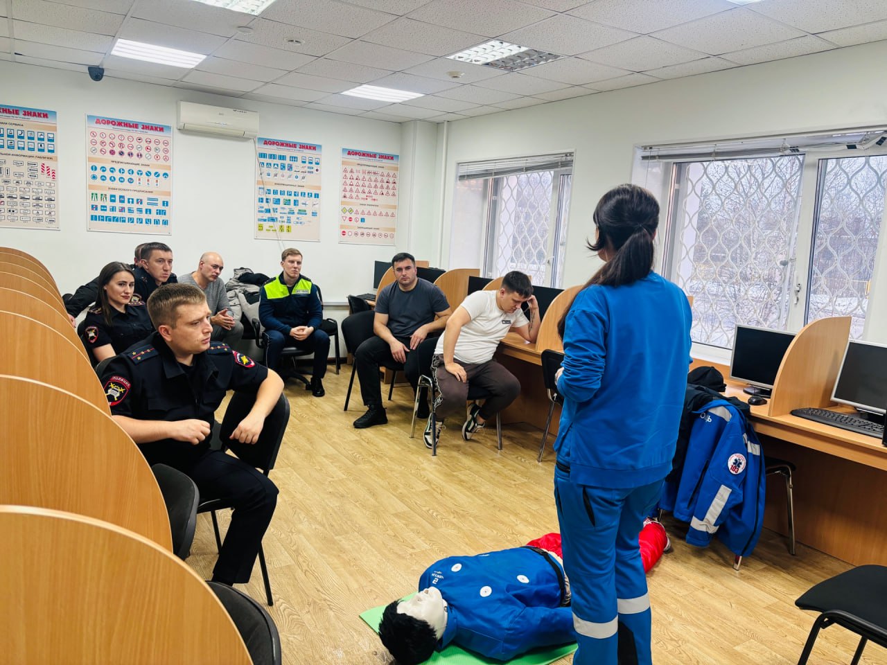 Мастер-класс по первой помощи: медики обучили пуровских инспекторов спасению жизней на дороге Мастер-класс по первой помощи: медики обучили пуровских инспекторов спасению жизней на дороге